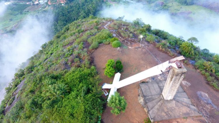 Temporal destrói ponto turístico em Vila Valério