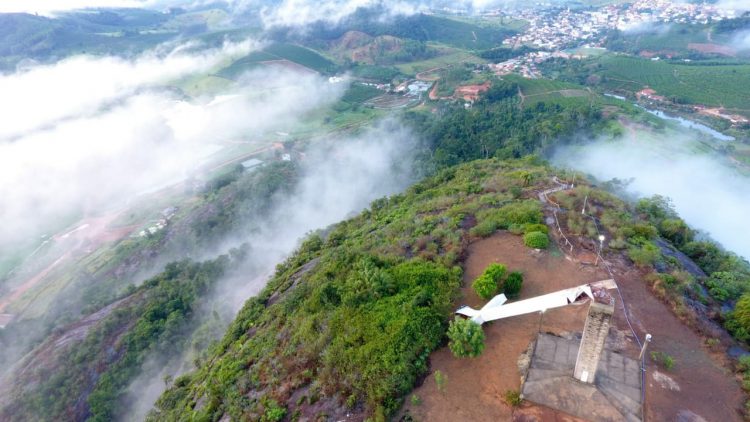 Temporal destrói ponto turístico em Vila Valério