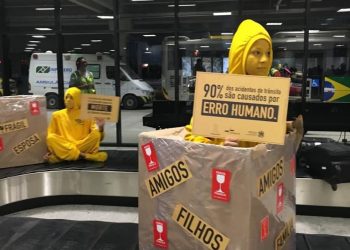Detran|ES promove ações do Maio Amarelo no Aeroporto de Vitória