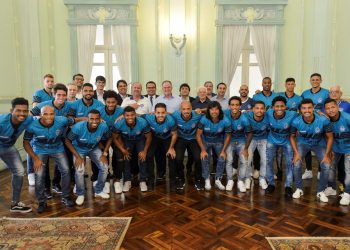 Governador recebe atletas e dirigentes do Vitória F.C., campeão capixaba de futebol