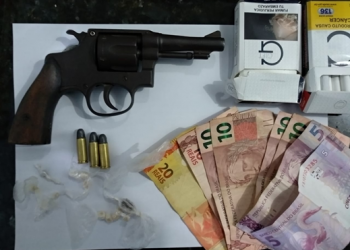PM detém jovem e apreende dois adolescentes com arma de fogo em Vila Valério