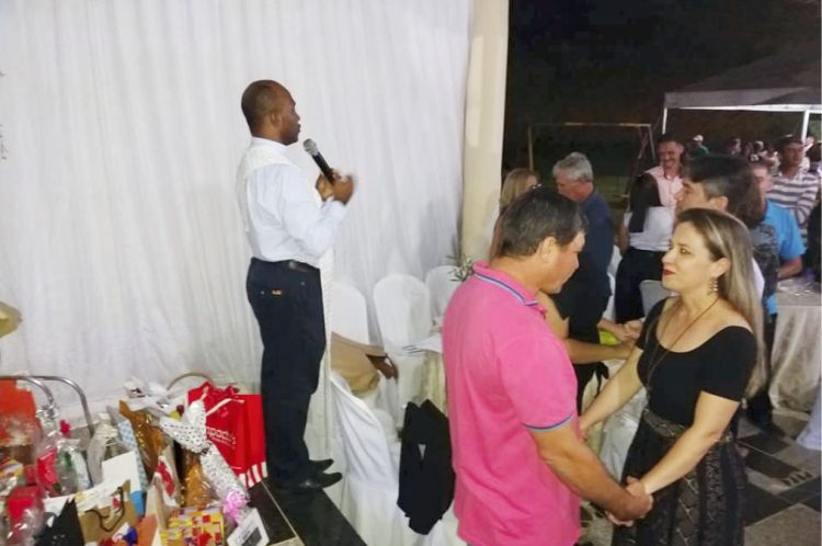 Pastoral Familiar realiza Jantar para Casais em Vila Valério