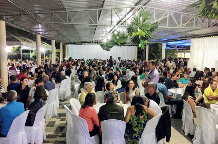 Pastoral Familiar realiza Jantar para Casais em Vila Valério