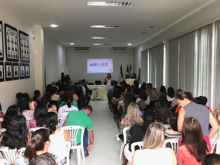 Jaqueline Moraes realiza roda de conversa sobre Agenda Mulher em Vila Valério