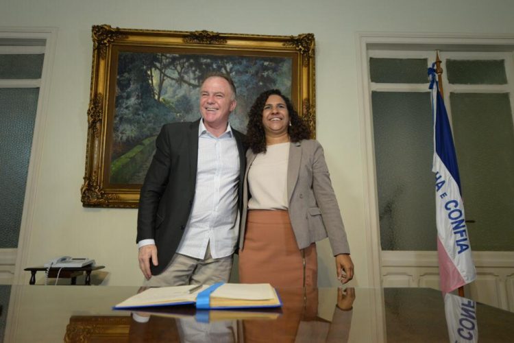 Renato Casagrande reassume Governo após missão internacional