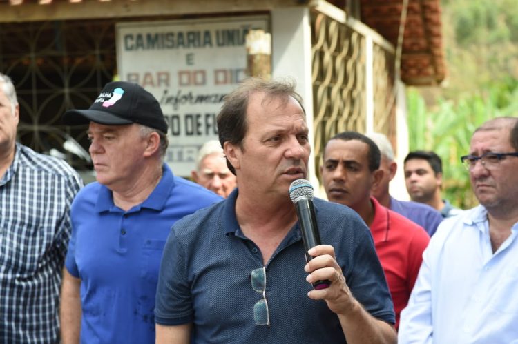 Governo do Estado entrega rodovia e equipamentos agrícolas em Colatina