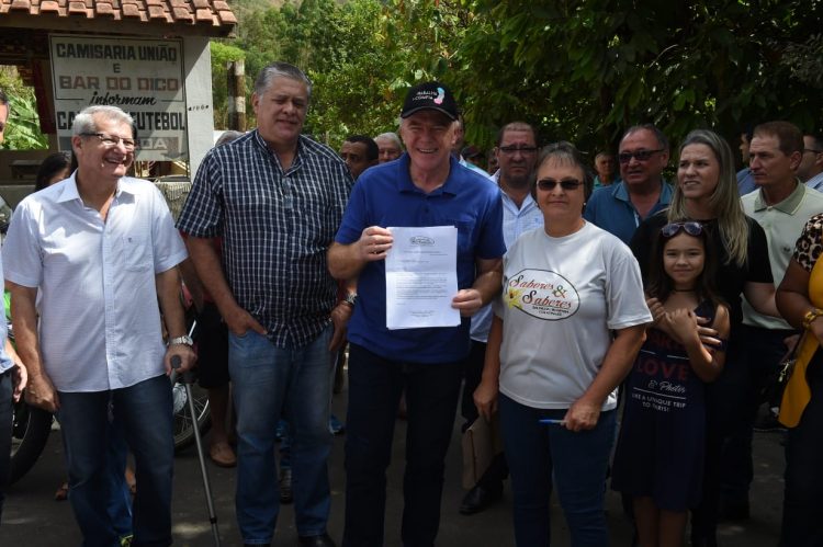 Governo do Estado entrega rodovia e equipamentos agrícolas em Colatina