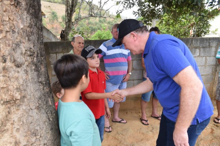 Governo do Estado entrega rodovia e equipamentos agrícolas em Colatina