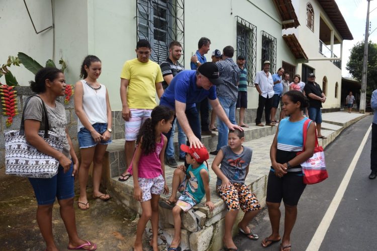 Governo do Estado entrega rodovia e equipamentos agrícolas em Colatina