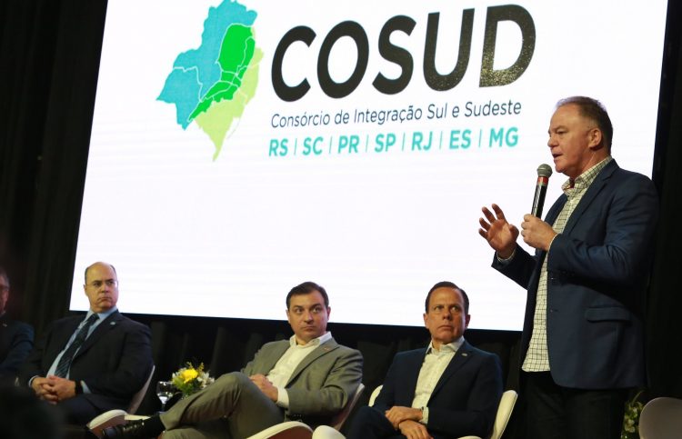Governador Casagrande participa de novo encontro do Cosud em Santa Catarina