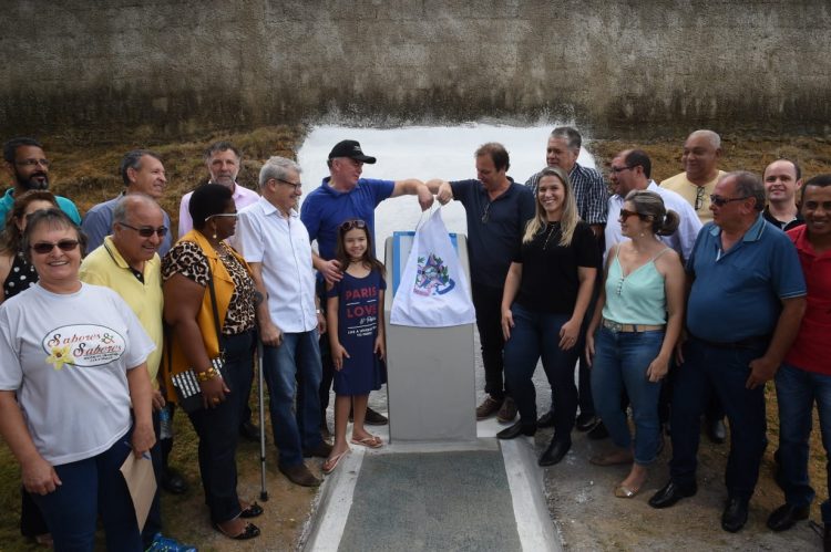 Governo do Estado entrega rodovia e equipamentos agrícolas em Colatina