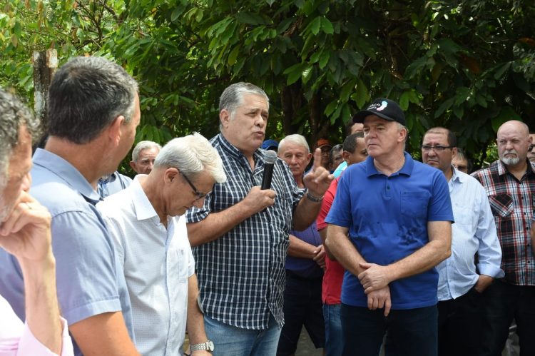 Governo do Estado entrega rodovia e equipamentos agrícolas em Colatina