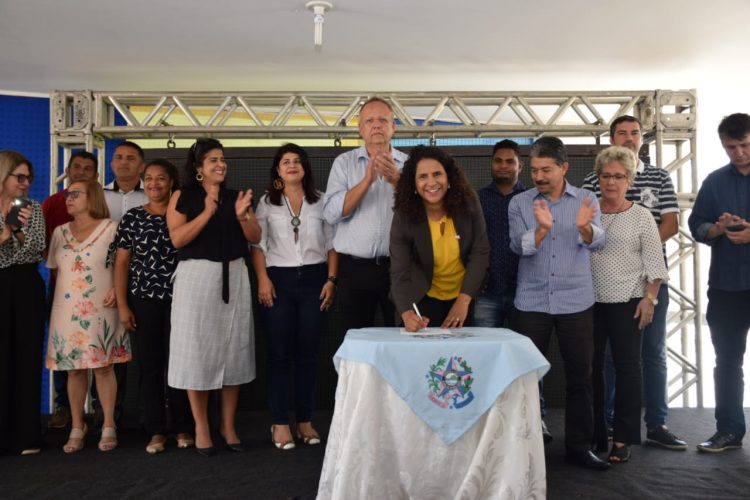 Conceição da Barra assina termo de adesão ao Programa Agenda Mulher