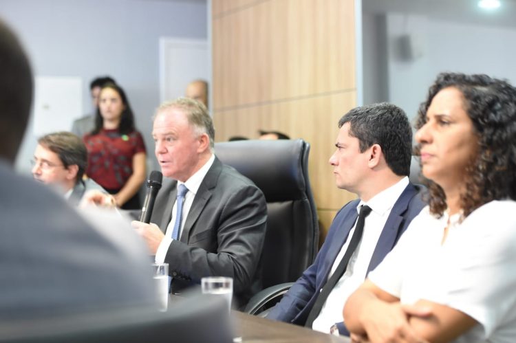 Governador apresenta o programa Estado Presente em Defesa da Vida ao ministro Sérgio Moro