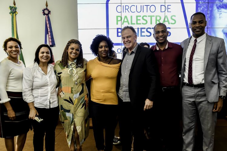 Empreendedorismo feminino e bancarização da parcela negra são temas do Circuito de Palestras Banestes