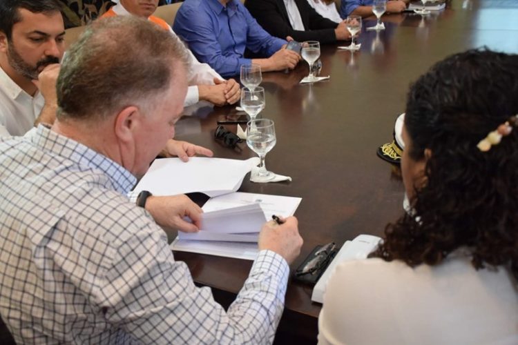 Governador assina Projeto de Lei que estabelece diretrizes para Educação de Tempo Integral