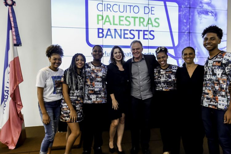 Empreendedorismo feminino e bancarização da parcela negra são temas do Circuito de Palestras Banestes