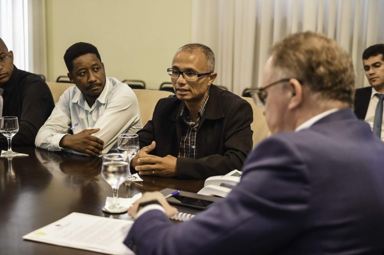 Governador assina Projeto de Lei que reserva 20% de vagas para negros em concursos públicos