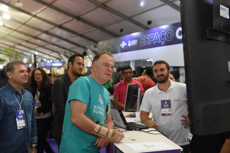 Governador visita evento de inovação e empreendedorismo em Vitória