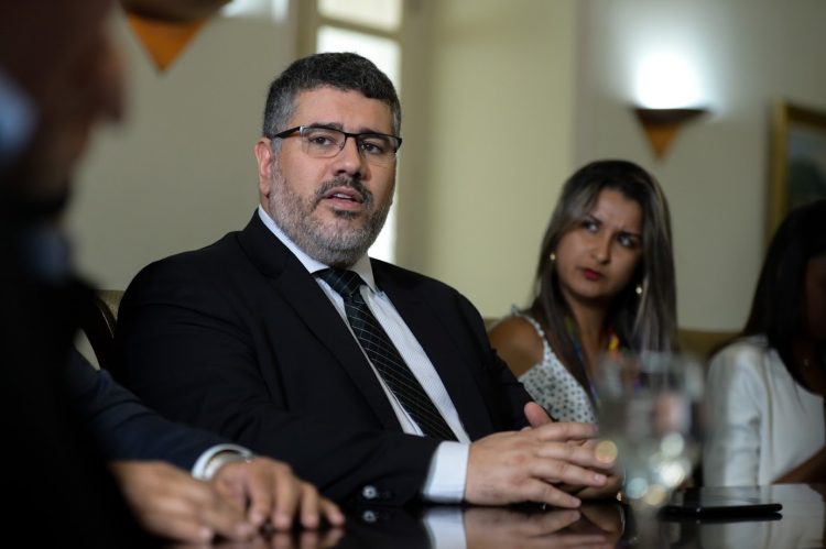 Governo do Estado anuncia entrega de 1020 novas armas à Polícia Civil