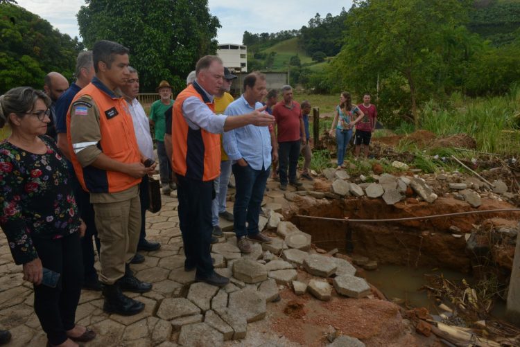 Governador acompanha trabalho de reconstrução das cidades afetadas pelas chuvas