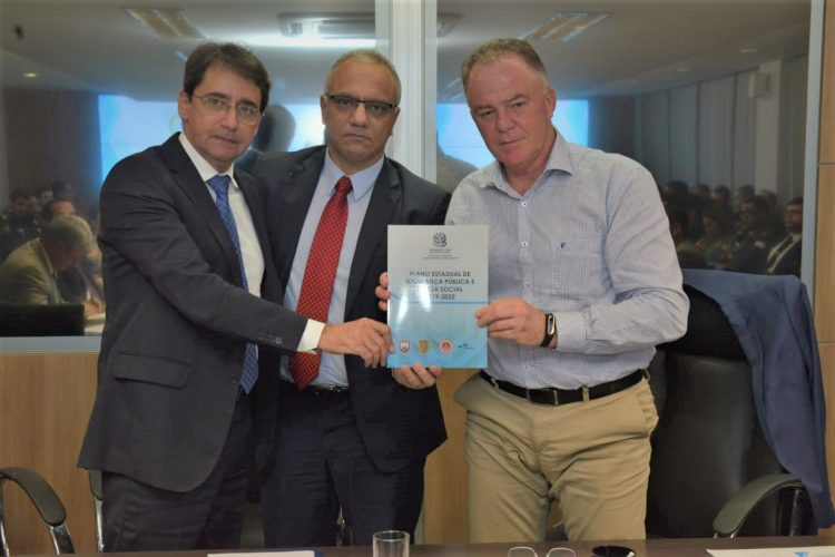 Plano Estadual de Segurança Pública é entregue durante reunião do Programa Estado Presente