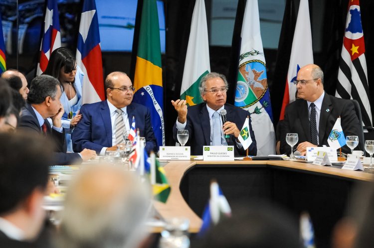 Casagrande participa de reunião com governadores sobre tributação dos combustíveis