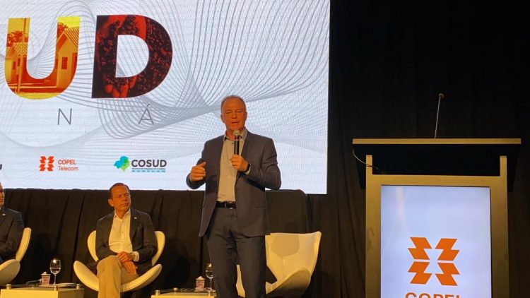 Governador Casagrande participa do sexto encontro do Cosud, no Paraná