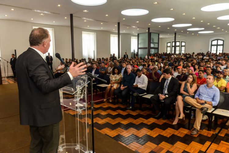 Matrículas abertas para beneficiários do CNH Social em cursos de motorista profissional