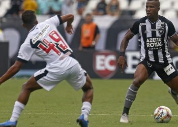 Botafogo vence Vasco no final, elimina rival e se mantém vivo na Taça Guanabara
