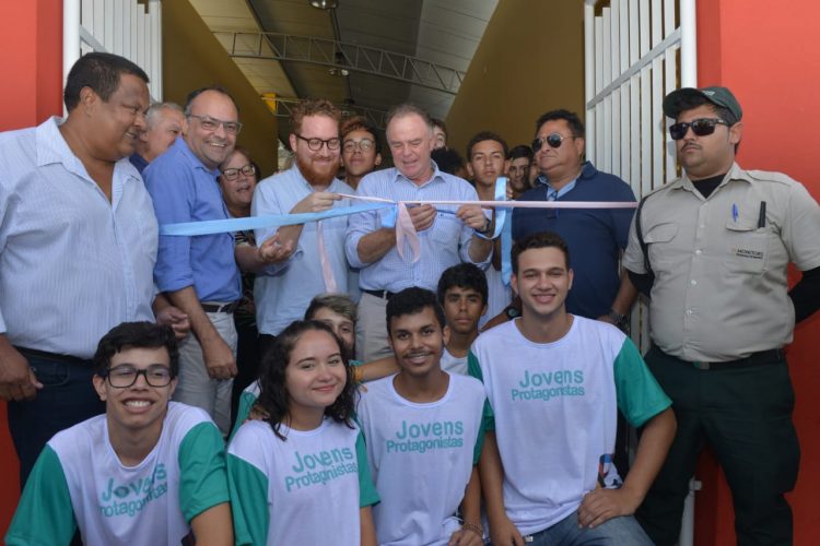 Governo do Estado entrega obra de reconstrução de escola em Guarapari