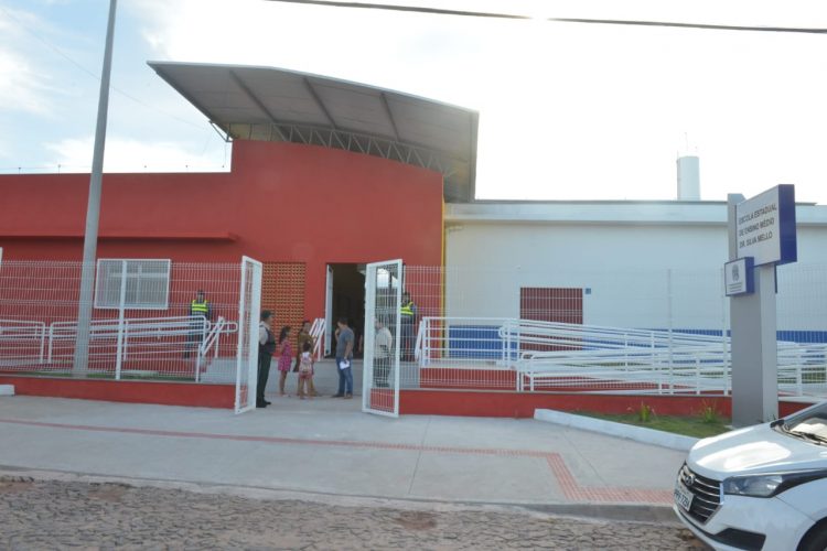 Governo do Estado entrega obra de reconstrução de escola em Guarapari
