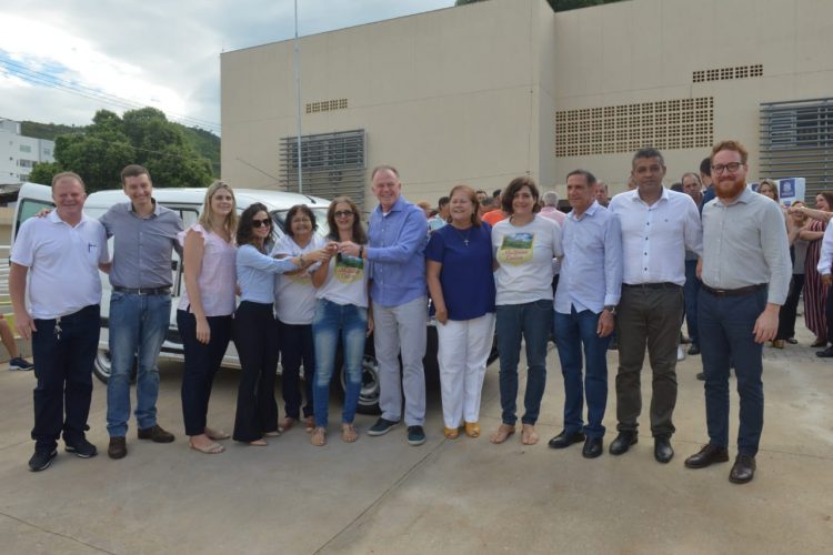 Governo do Estado entrega obra de reforma e ampliação da EEEFM João Bley, em Castelo