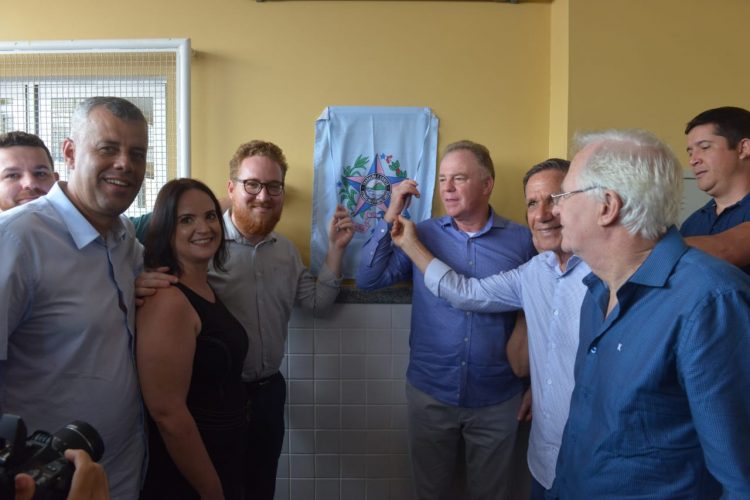 Governo do Estado entrega obra de reforma e ampliação da EEEFM João Bley, em Castelo