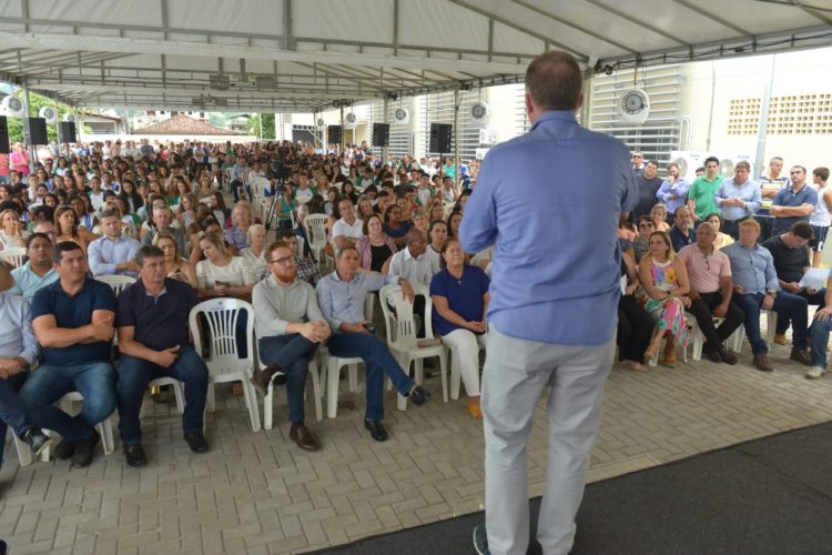 Governo do Estado entrega obra de reforma e ampliação da EEEFM João Bley, em Castelo