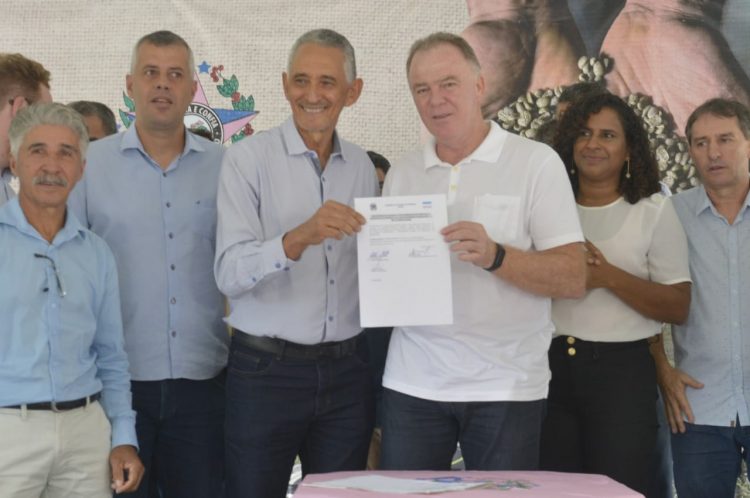 Governador inaugura reforma de creche e autoriza obras em Brejetuba