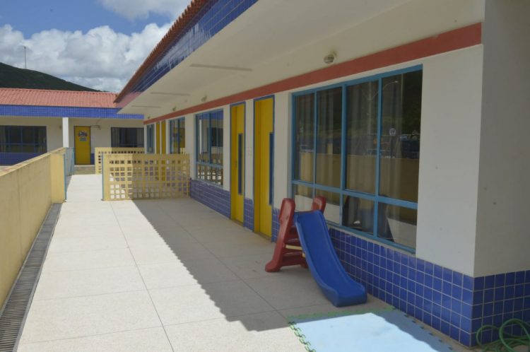 Governador inaugura reforma de creche e autoriza obras em Brejetuba