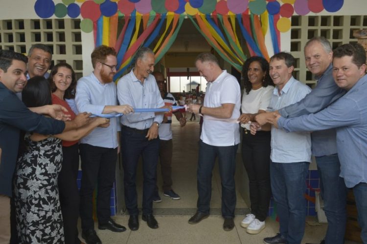 Governador inaugura reforma de creche e autoriza obras em Brejetuba