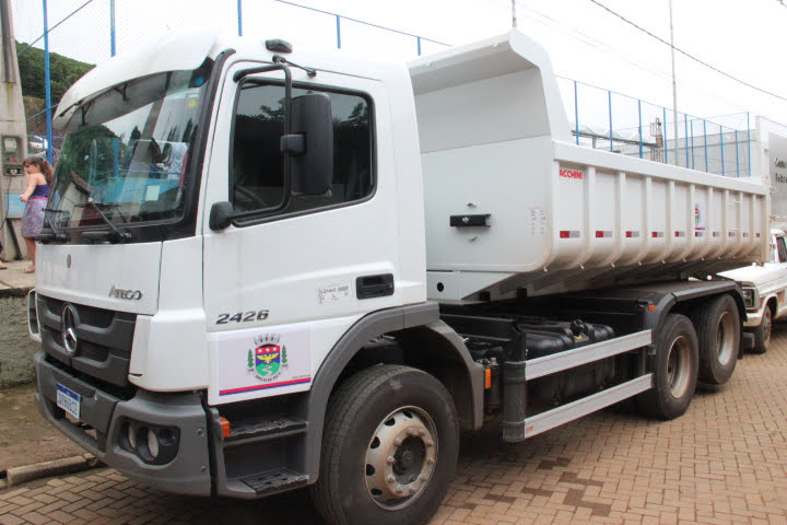Governo do Estado entrega equipamentos agrícolas para município de Castelo