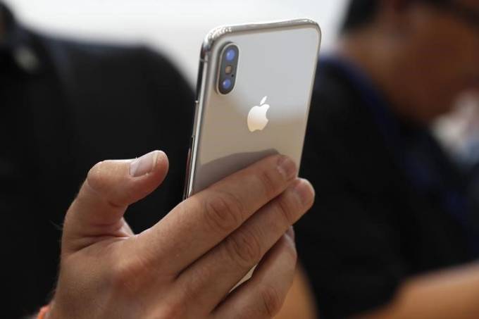 Leilão da Receita Federal tem iPhone por R 1 mil e