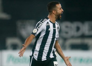 Botafogo de Lazaroni mostra novas facetas e dá fim à sequência negativa