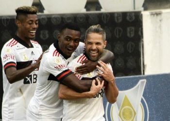 Flamengo goleia Corinthians, vira líder e deixa rival perto da zona de rebaixamento