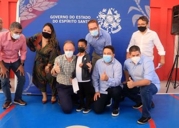 Governador entrega obras de reforma de escola e de unidade da PMES na Serra