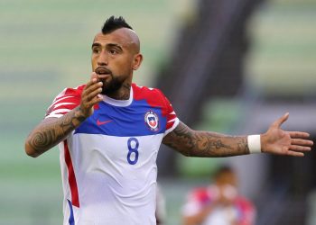 Arturo Vidal é hospitalizado após testar positivo para Covid-19