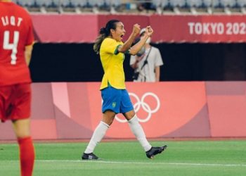 Brasil começa Olimpíada com pé esquerdo de Marta e goleia a China