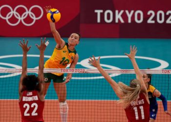 Seleção feminina de vôlei perde para os EUA e fica com sua primeira prata em Olimpíadas