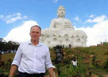 Governador participa da inauguração do monumento Grande Buda de Ibiraçu