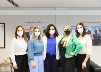 Vice-Governadora e delegadas especializadas no atendimento à mulher debatem Projeto Homem que é Homem