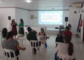 Diretores escolares, supervisores e equipe da Seme participam de formação sobre violência contra a mulher