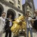 B3 inaugura escultura do Touro de Ouro no centro histórico de São Paulo
